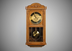 картинка Антикварные настенные часы с маятником салоне старинных вещей "Шебби" являющийся официальным дистрибьютором в России и Беларуси