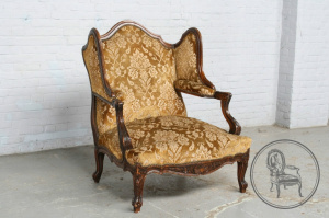 картинка Антикварное кресло салоне старинных вещей "Шебби" являющийся официальным дистрибьютором в России и Беларуси