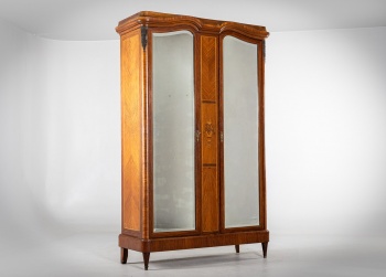 Антикварный шкаф с зеркальными дверцами, декорированный маркетри код.&nbsp;RM4165891