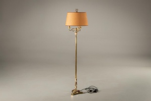 картинка Старинный латунный торшер со вставками из оникса салоне старинных вещей "Шебби" являющийся официальным дистрибьютором в России и Беларуси