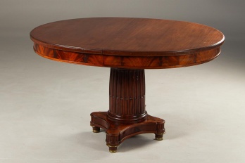 Антикварный стол с изогнутым основанием и отделкой из латуни код. RM4101703