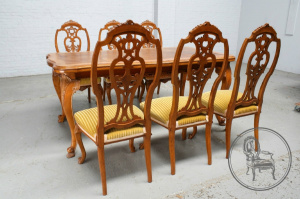 картинка Старинный ореховый столовый гарнитур в стиле Людовика XV салоне старинных вещей "Шебби" являющийся официальным дистрибьютором в России и Беларуси