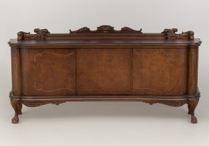 картинка Старинный комод салоне старинных вещей "Шебби" являющийся официальным дистрибьютором в России и Беларуси