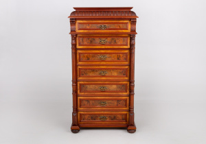 картинка Антикварный комод салоне старинных вещей "Шебби" являющийся официальным дистрибьютором в России и Беларуси