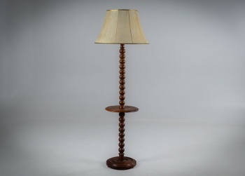 Старинный торшер на дубовой ножке код.&nbsp;RM4165212