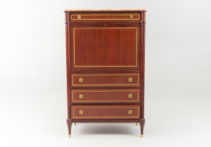 картинка Старинный комод-бюро салоне старинных вещей "Шебби" являющийся официальным дистрибьютором в России и Беларуси