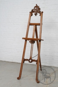 картинка Антикварный ореховый мольберт с резной короной салоне старинных вещей "Шебби" являющийся официальным дистрибьютором в России и Беларуси