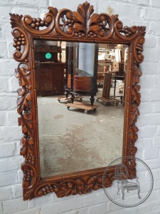 картинка Антикварное зеркало в ажурной раме из ореха салоне старинных вещей "Шебби" являющийся официальным дистрибьютором в России и Беларуси