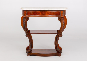 картинка Антикварный консольный столик салоне старинных вещей "Шебби" являющийся официальным дистрибьютором в России и Беларуси