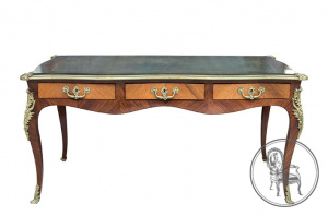 картинка Антикварный письменный стол салоне старинных вещей "Шебби" являющийся официальным дистрибьютором в России и Беларуси