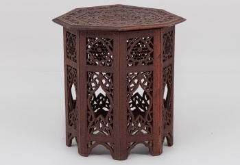 Старинный столик из тика в ориентальном стиле код.&nbsp;RM4101302