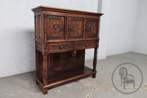 картинка Антикварный поставец салоне старинных вещей "Шебби" являющийся официальным дистрибьютором в России и Беларуси