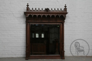 картинка Антикварное зеркало в готическом стиле салоне старинных вещей "Шебби" являющийся официальным дистрибьютором в России и Беларуси