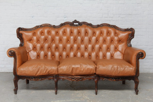 картинка Старинное канапе в рокайльном стиле салоне старинных вещей "Шебби" являющийся официальным дистрибьютором в России и Беларуси