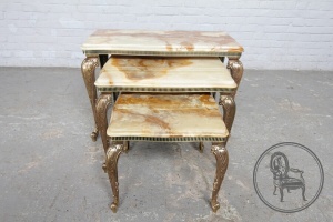 Старинный набор из столиков (3 шт.) с изогнутими ножками код.&nbsp;BE4165785