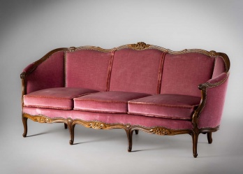 Антикварная скамья в стиле Людовика XIV в розовой обивке код. RM4165491