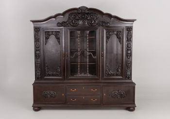 Старинный шкаф код. RM37690