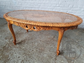 Старинный кофейный столик из ореха с ротангом код. BE4097192