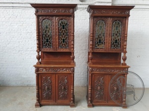 картинка Антикварные буфеты (2 шт.) в Мехельском стиле с витражами салоне старинных вещей "Шебби" являющийся официальным дистрибьютором в России и Беларуси