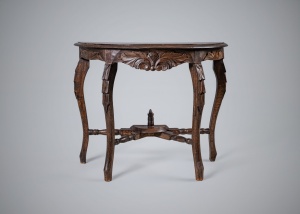 Старинная консоль с изящной резьбой код.&nbsp;RM4166598