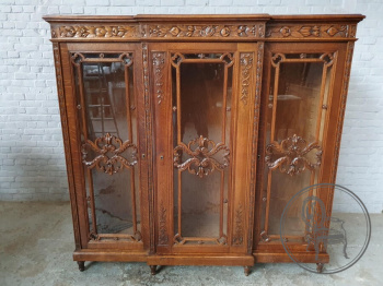 Антикварный шкаф со стеклами код. BE107420