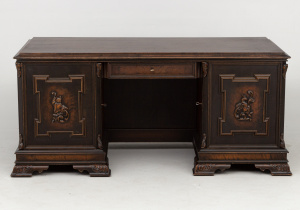 картинка Старинный письменный стол салоне старинных вещей "Шебби" являющийся официальным дистрибьютором в России и Беларуси