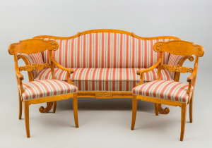 картинка Антикварный комплект мягкой мебели салоне старинных вещей "Шебби" являющийся официальным дистрибьютором в России и Беларуси