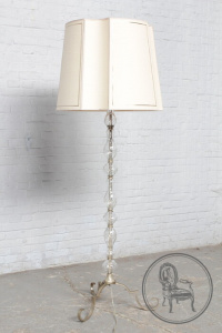 картинка Антикварный торшер с стеклянными элементами салоне старинных вещей "Шебби" являющийся официальным дистрибьютором в России и Беларуси