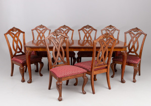 картинка Старинный столовый гарнитур салоне старинных вещей "Шебби" являющийся официальным дистрибьютором в России и Беларуси