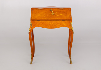 Старинное бюро код. RM42796