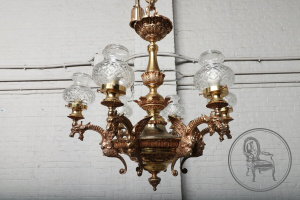 картинка Старинная люстра в стиле ампир с рожками в виде драконов салоне старинных вещей "Шебби" являющийся официальным дистрибьютором в России и Беларуси