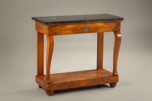 картинка Антикварная ореховая консоль с мраморной столешницей салоне старинных вещей "Шебби" являющийся официальным дистрибьютором в России и Беларуси