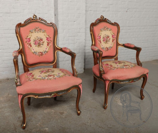 Антикварные кресла (2 шт.) из ореха с гобеленом код. BE107087