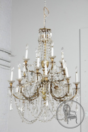 Антикварная бронзовая люстра с объемными хрустальными подвесками код. BE6152