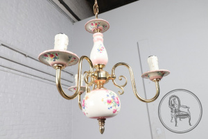 картинка Старинная люстра салоне старинных вещей "Шебби" являющийся официальным дистрибьютором в России и Беларуси