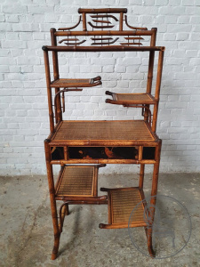 картинка Антикварная французская этажерка в восточном стиле салоне старинных вещей "Шебби" являющийся официальным дистрибьютором в России и Беларуси