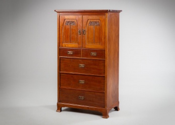 Старинный высокий комод с распашными дверцами и выдвижными ящиками код. RM4134279