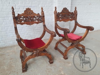 Пара резных антикварных кресел из ореха код. BE4146533