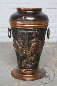 картинка Антикварная медная подставка для зонтов салоне старинных вещей "Шебби" являющийся официальным дистрибьютором в России и Беларуси