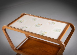 картинка Старинный сервировочный столbr из красного дерева с керамическими плитками салоне старинных вещей "Шебби" являющийся официальным дистрибьютором в России и Беларуси