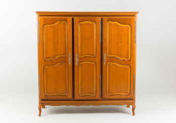 Старинный шкаф код. RM16472