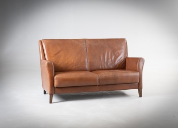 Старинный двухместный кожаный диван код.&nbsp;RM4165711