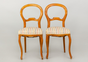 картинка Старинные стулья (2 шт.) салоне старинных вещей "Шебби" являющийся официальным дистрибьютором в России и Беларуси