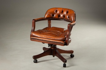 Старинное кожаное кресло для рабочего кабинета код. RM4101604