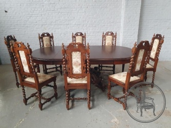 Старинный комплект: cтол в Охотничьем стиле и стулья (8 шт.) код. BE4165984