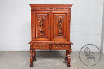 Старинный ореховый комод в испанском стиле с коваными элементами код. BE107591