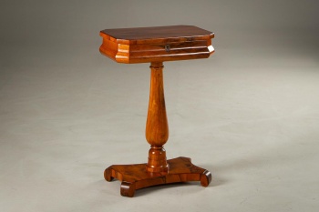 Антикварный столик для рукоделия код. RM4101617