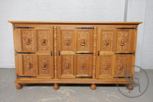 картинка Старинный комод салоне старинных вещей "Шебби" являющийся официальным дистрибьютором в России и Беларуси