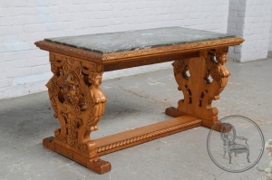 картинка Антикварный кофейный ореховый столик салоне старинных вещей "Шебби" являющийся официальным дистрибьютором в России и Беларуси