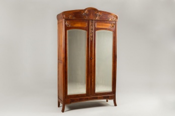 Антикварный шкаф с резной виноградной лозой код. RM4101718